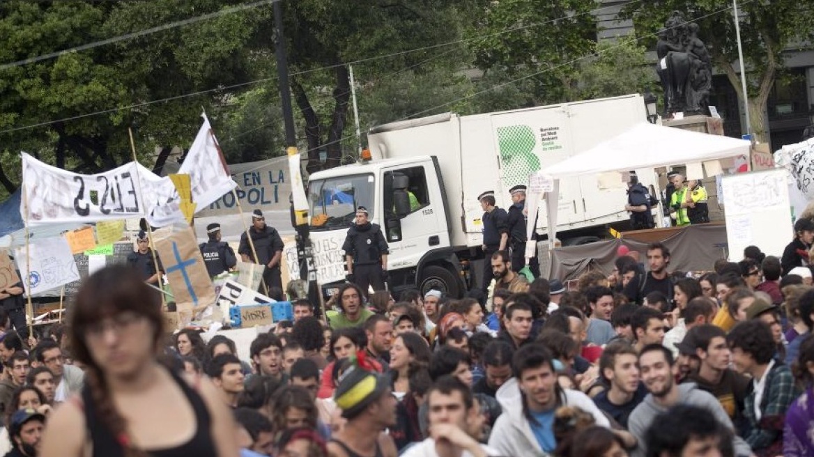 Οι "Αγανακτισμένοι" τα έσπασαν στη Βαρκελώνη 