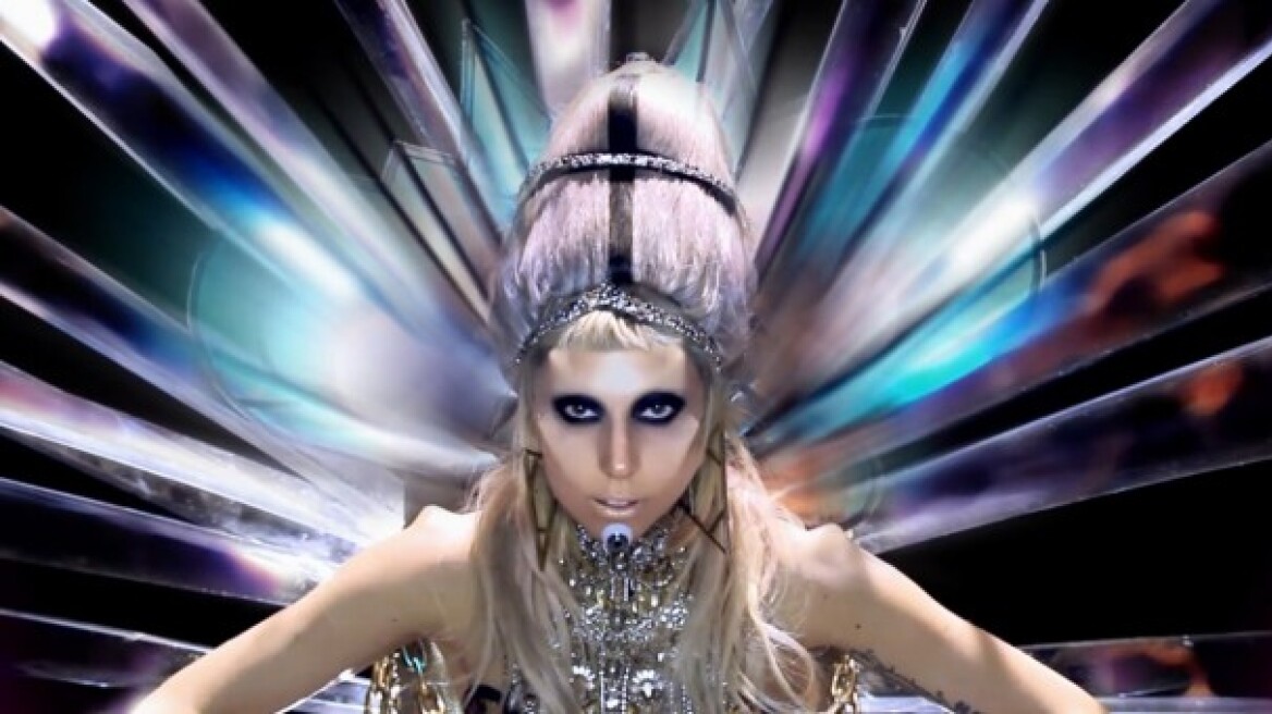 Τη νοηματική ετοιμάζεται να μάθει η Gaga