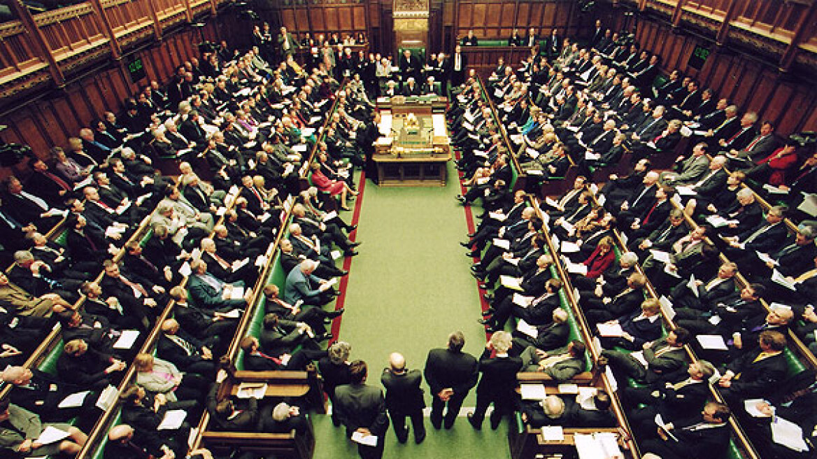 Προς έκτακτη συνεδρίαση της βρετανικής Βουλής για το σκάνδαλο των υποκλοπών 