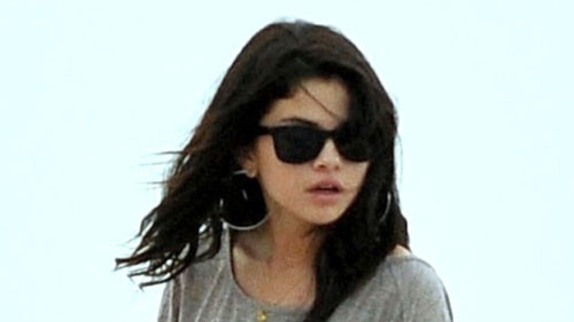Βόλτα στη θάλασσα για την Selena Gomez