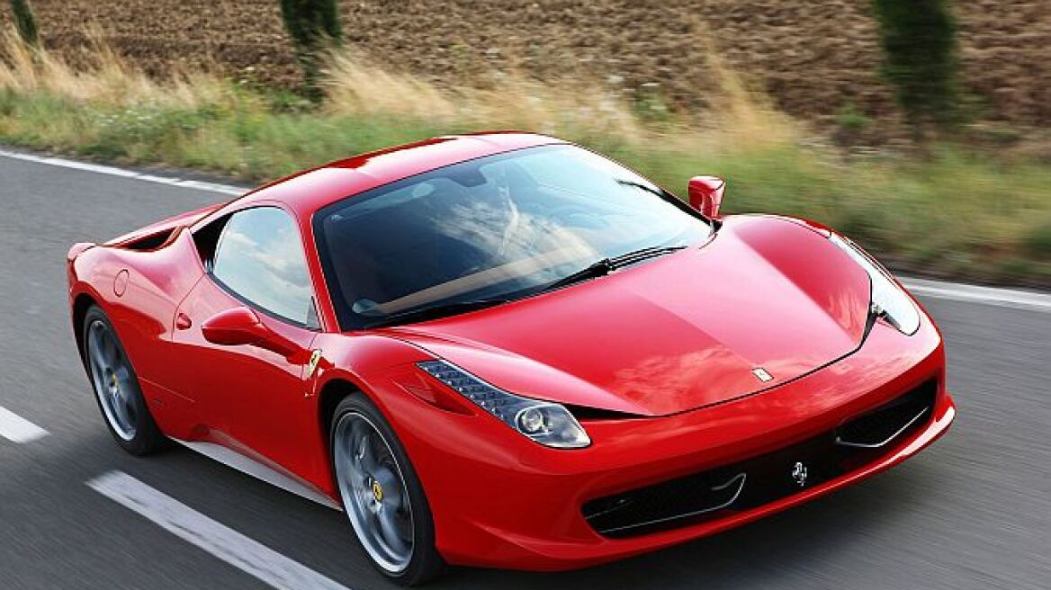 Video: Ετσι βάφεται η Ferrari 458 Italia