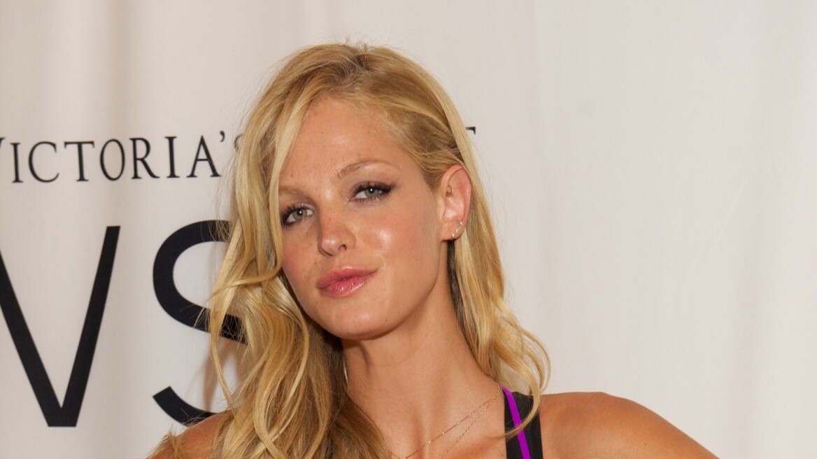 Η Erin Heatherton μέσα στη σπορ σειρά ρούχων της Victoria’s Secret...