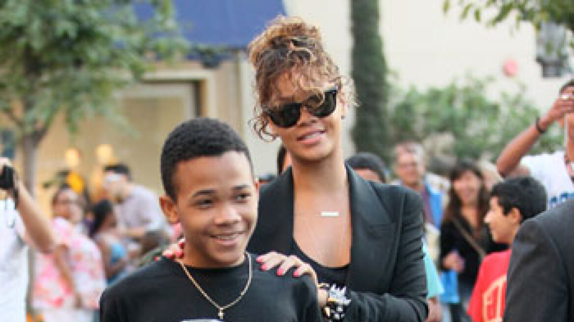 Rihanna: Για ψώνια με τον μικρό της αδερφό