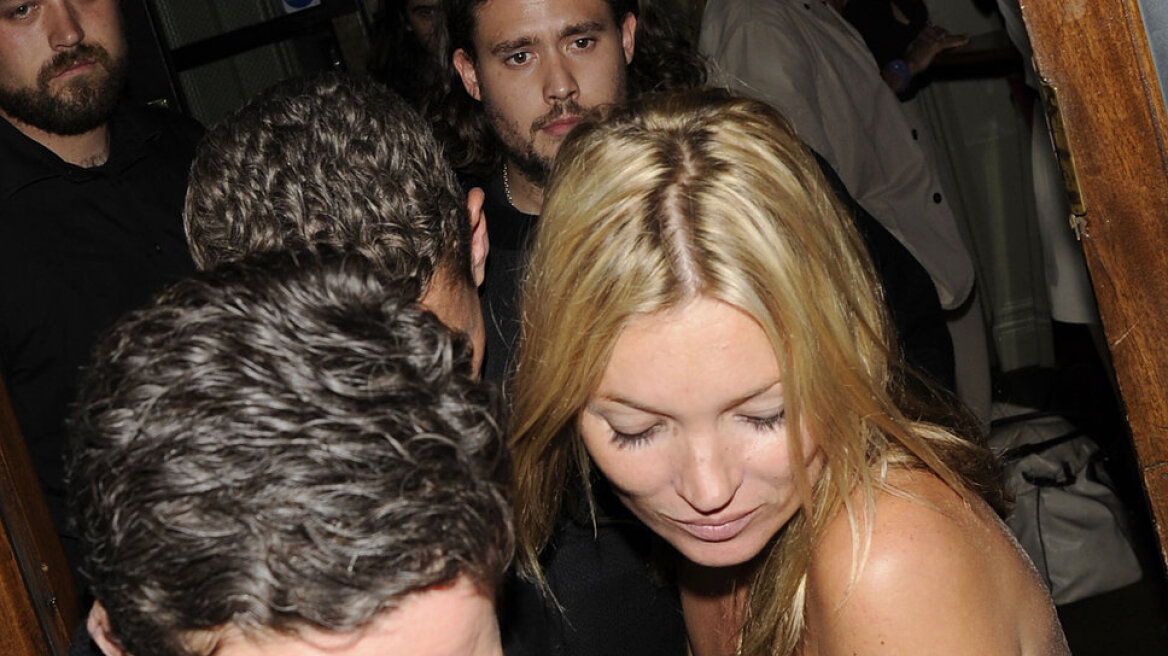 Σε πάρτι με τον Bono η Kate Moss