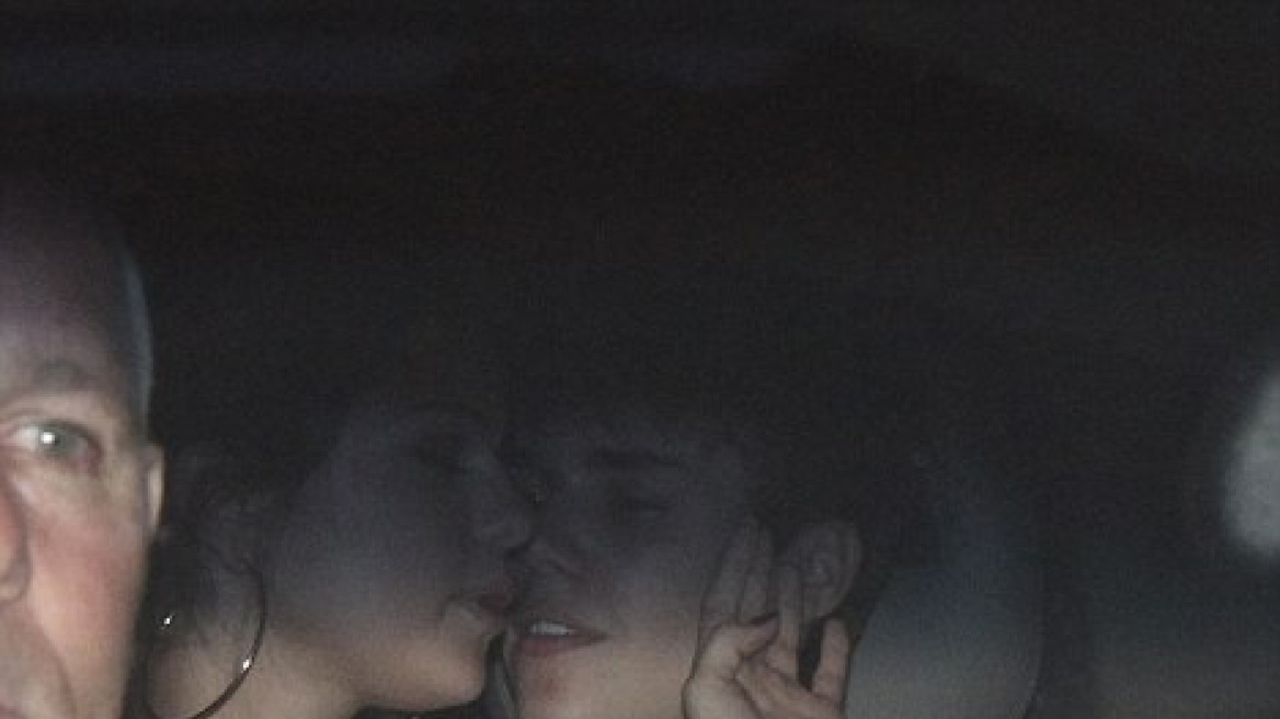 Justin - Selena: Το τρυφερό τους φιλί 