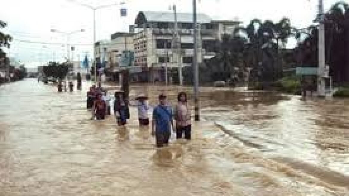 Φονικές πλημμύρες πλήττουν την Ταϊλάνδη