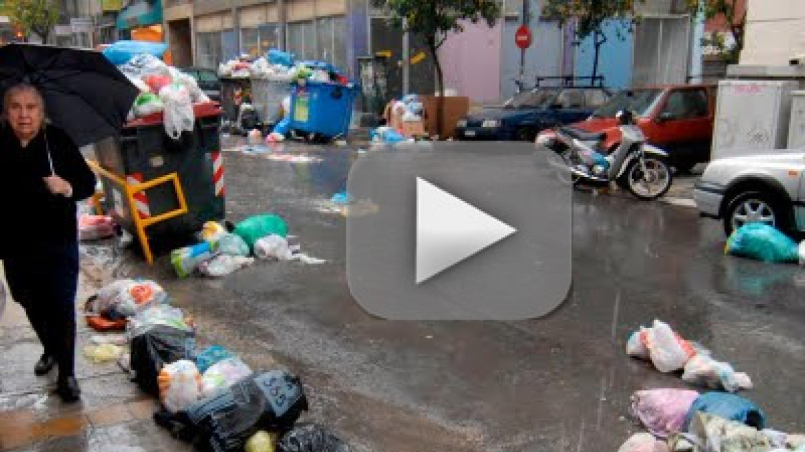 ''Έπνιξαν'' τους δρόμους τα σκουπίδια