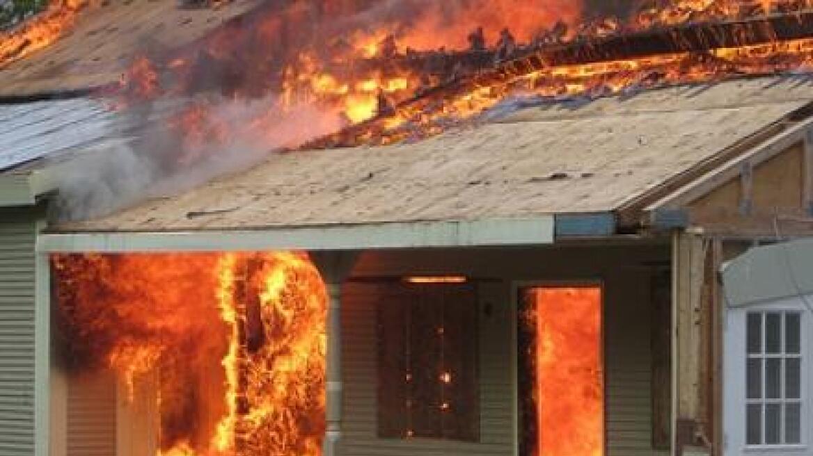Στις φλόγες σπίτι στον νομό Ηλείας