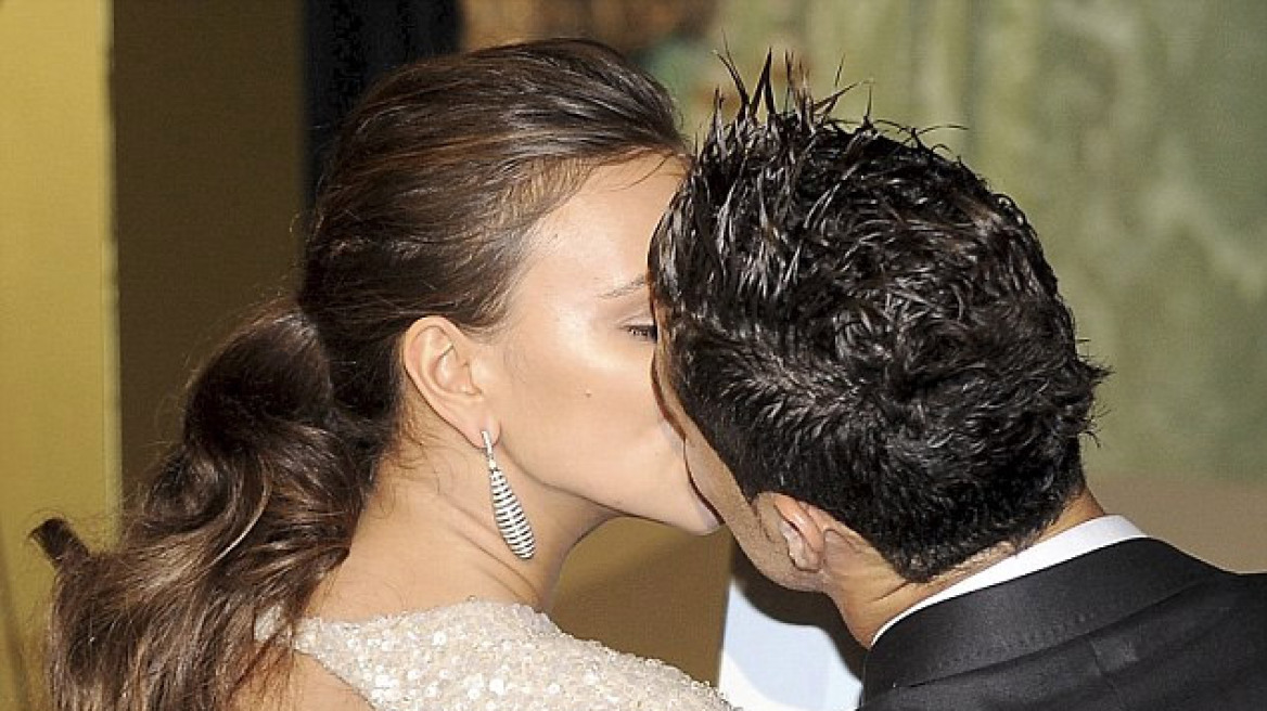 To «καυτό» φιλί του Ronaldo στην Irina!