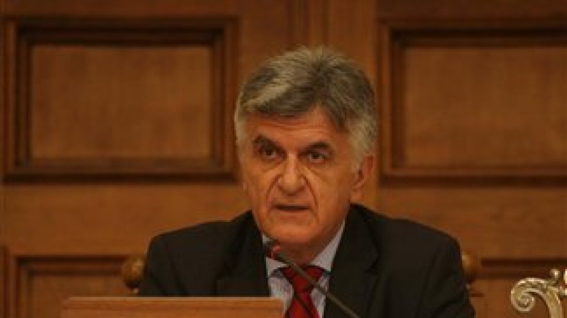 Πετσάλνικος: «Δεν θα υπογράψω για αύξηση αποδοχών των βουλευτών»