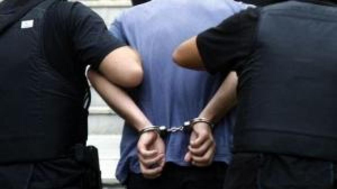 Συνέλαβαν τον δράστη 15 διαρρήξεων στο Κιάτο