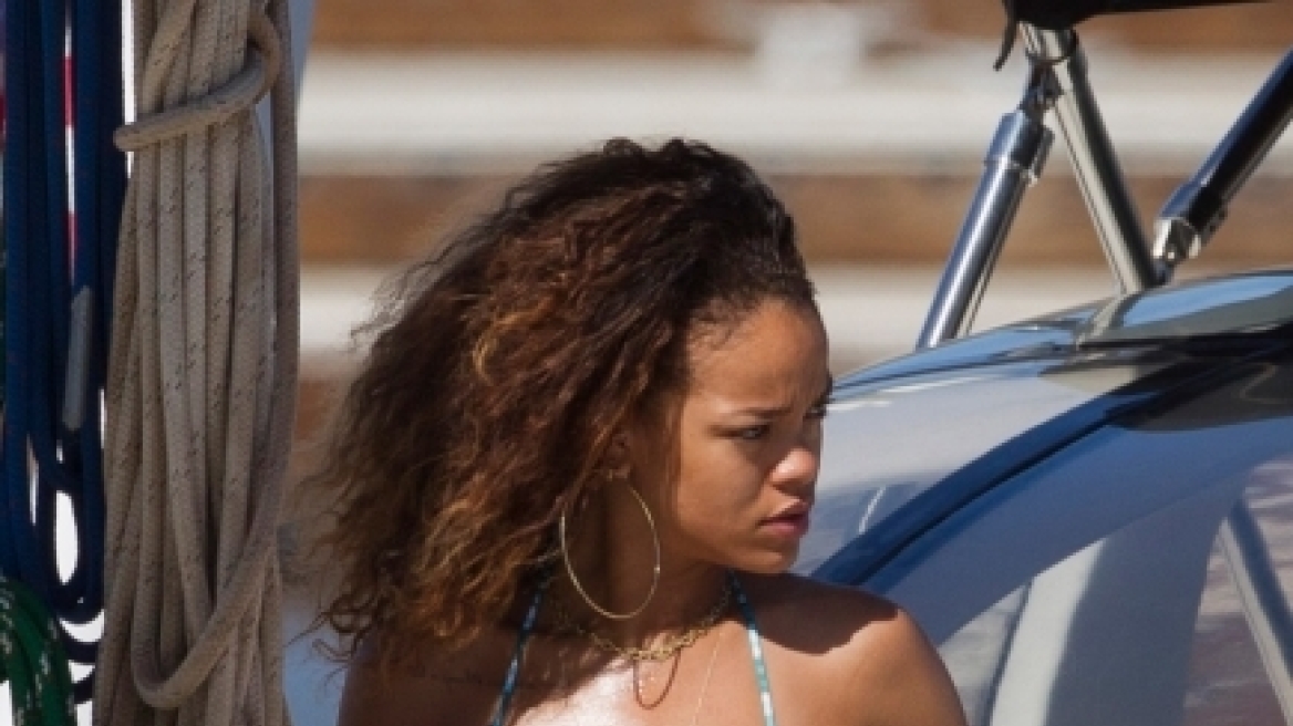 Μια ακόμη «καυτή» εμφάνιση της Rihanna στη Χαβάη 
