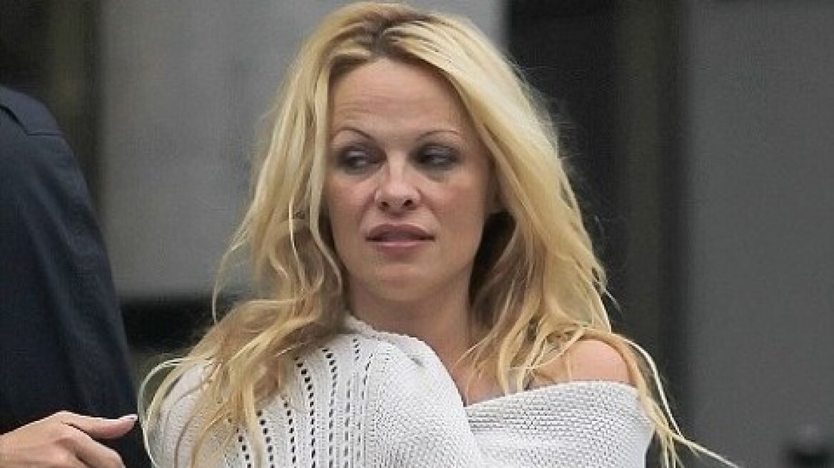 Τι τρέχει με την Pamela Anderson;