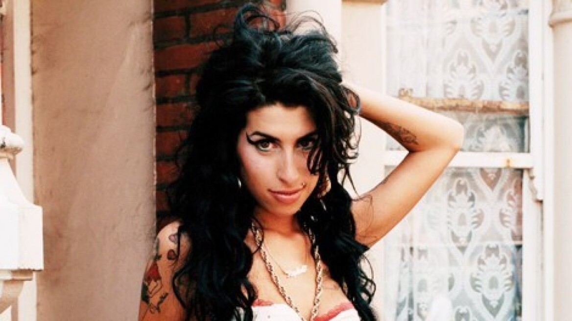Σε ποιόν άφησε 3 εκατομμύρια λίρες η Amy Winehouse;