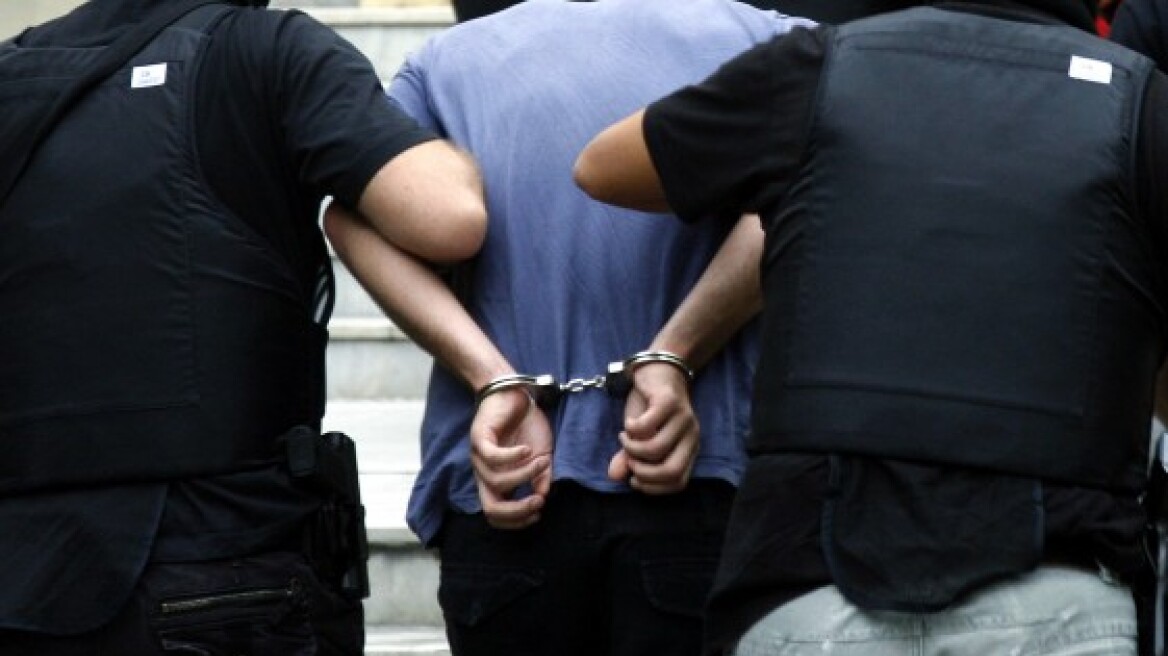 Σύλληψη 2 αλλοδαπών για ληστεία σε βάρος 80χρονης
