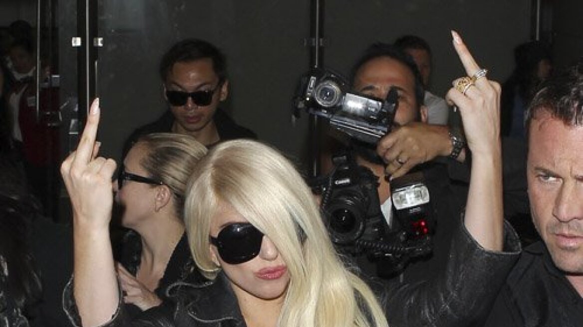 Η Lady Gaga ξέρει πώς να ντυθεί για να… πετάξει