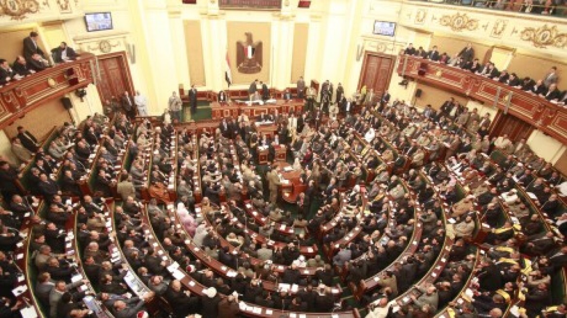 Αίγυπτος: Το κοινοβούλιο συνεδριάζει παρά τη διάλυσή του 
