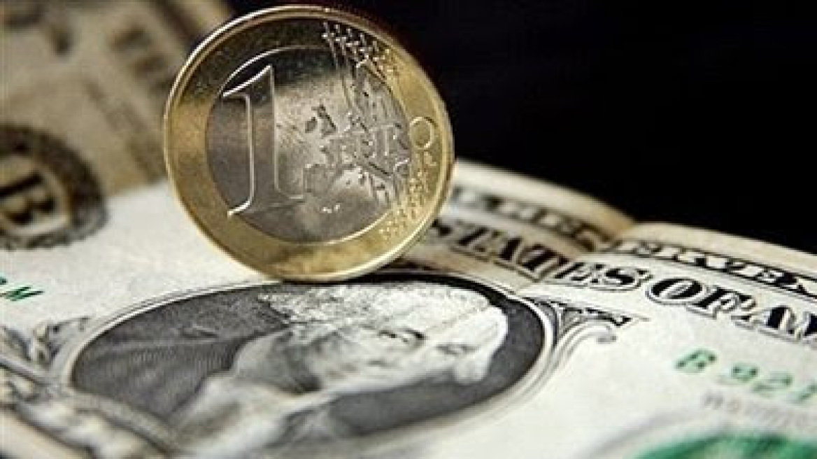 Βυθίζεται το ευρώ έναντι του δολαρίου 
