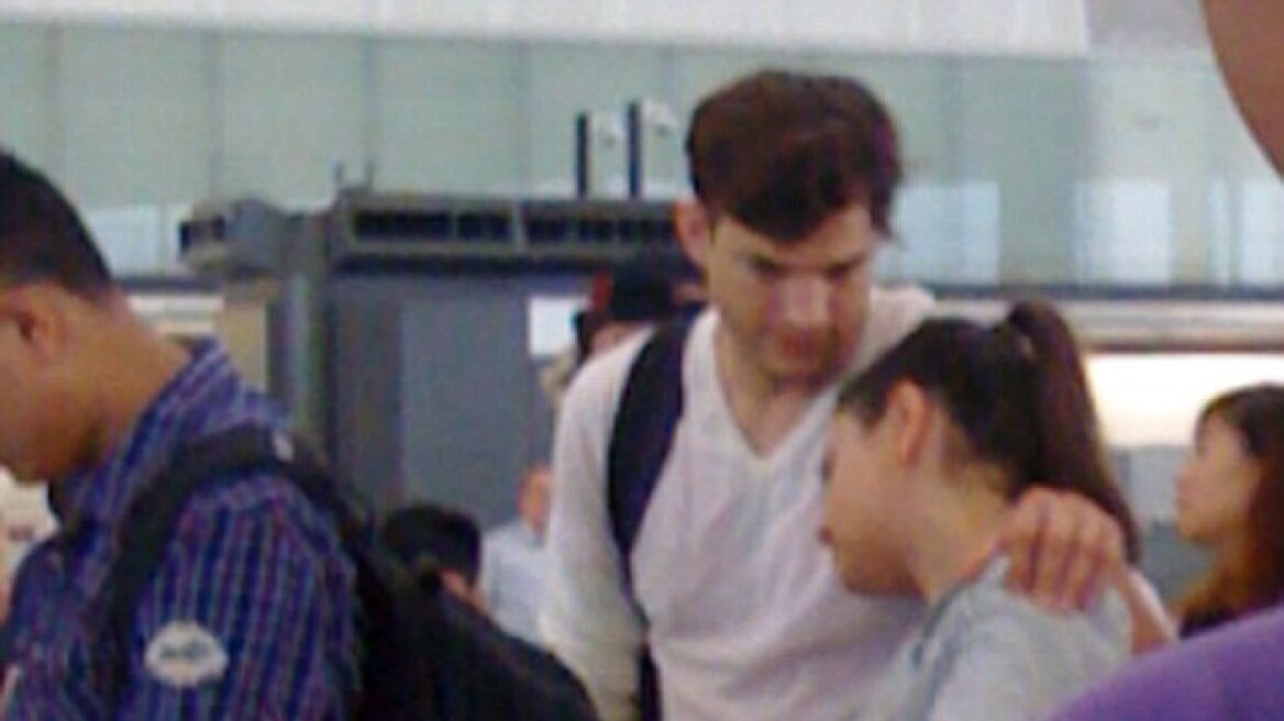 Ashton Kutcher - Mila Kunis: Τρυφερές αγκαλιές στο αεροδρόμιο