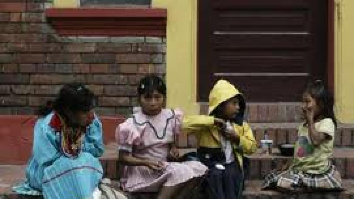 Σχεδόν 1,5 εκατ. ανήλικα παιδιά εργάζονται στην Κολομβία