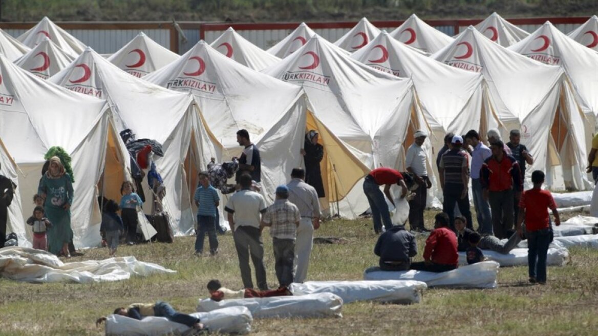 Έχουν κατακλύσει την Τουρκία 100.000 Σύροι πρόσφυγες