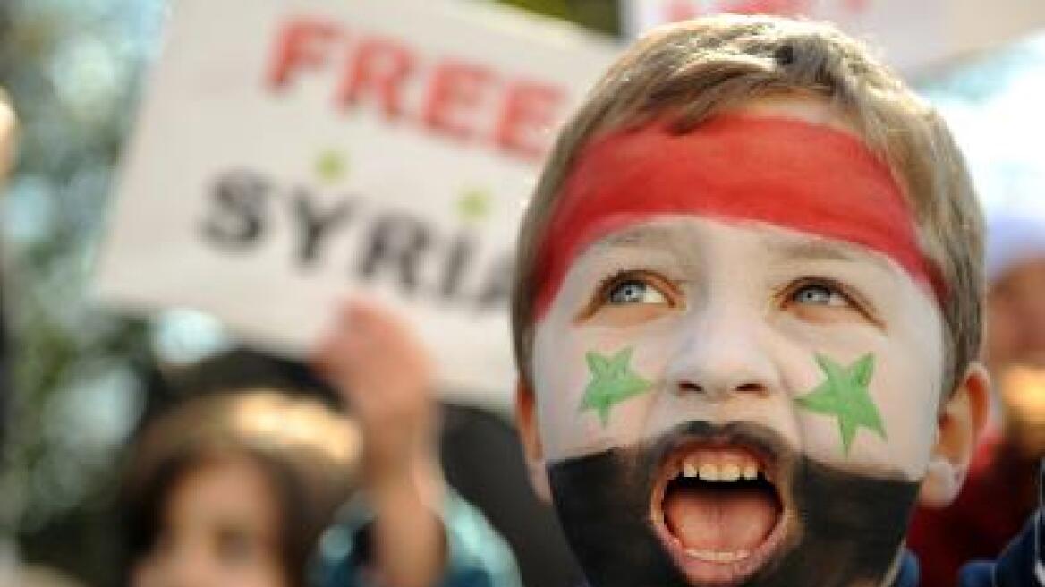 Συρία: Διαδηλωτές ζητούν τον εξοπλισμό ανταρτών