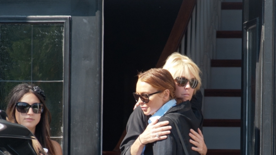 "Μαλλιοτραβήγματα" μεταξύ της  Lohan και της μαμάς της