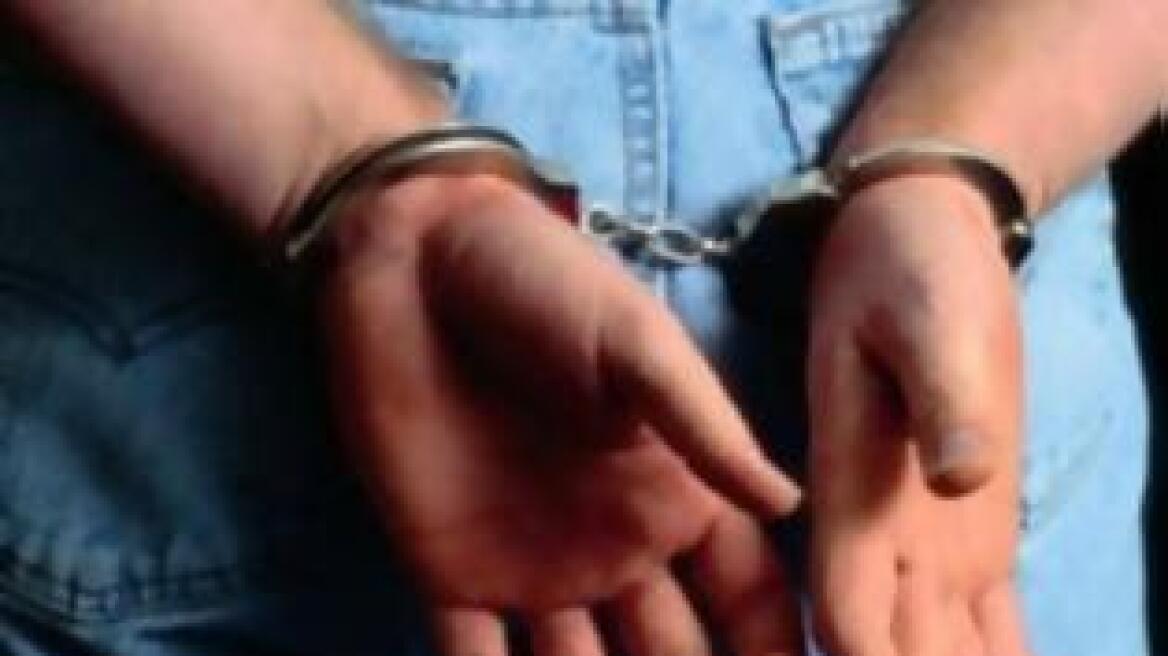 Συνελήφθη Αλβανός για ληστεία στη Σαντορίνη