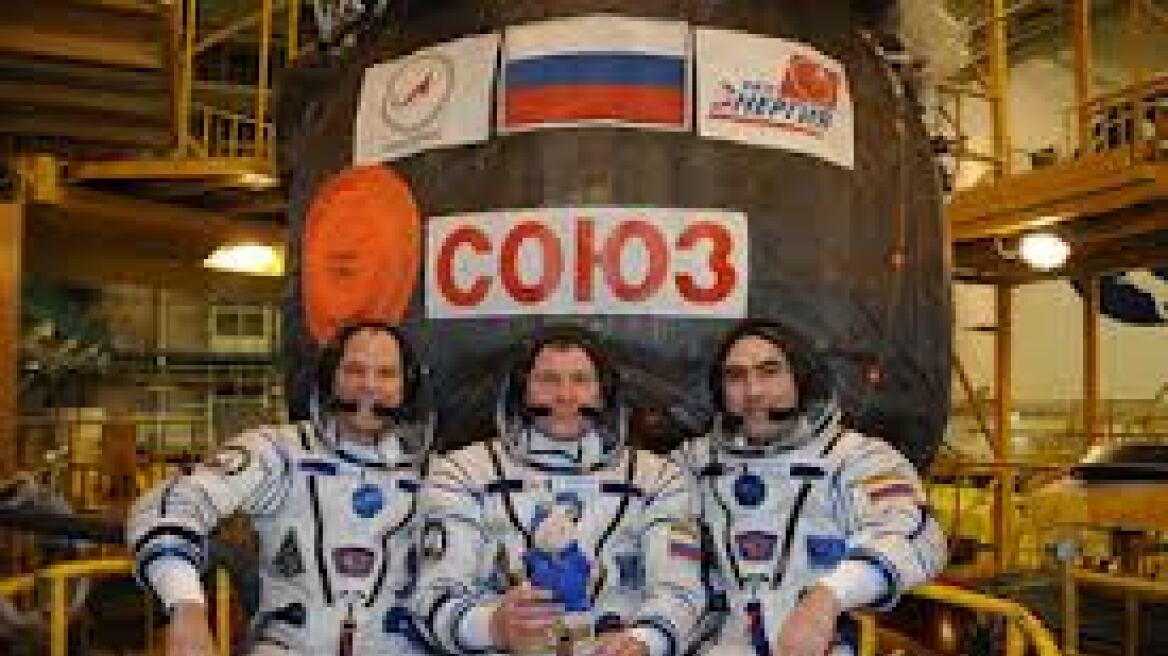 Το τριμελές πλήρωμα του Σογιούζ έφτασε στον Διεθνή Διαστημικό Σταθμό 