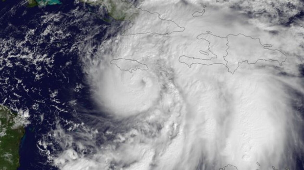 Σε ετοιμότητα το αμερικανικό πολεμικό ναυτικό ενόψει του τυφώνα Σάντι