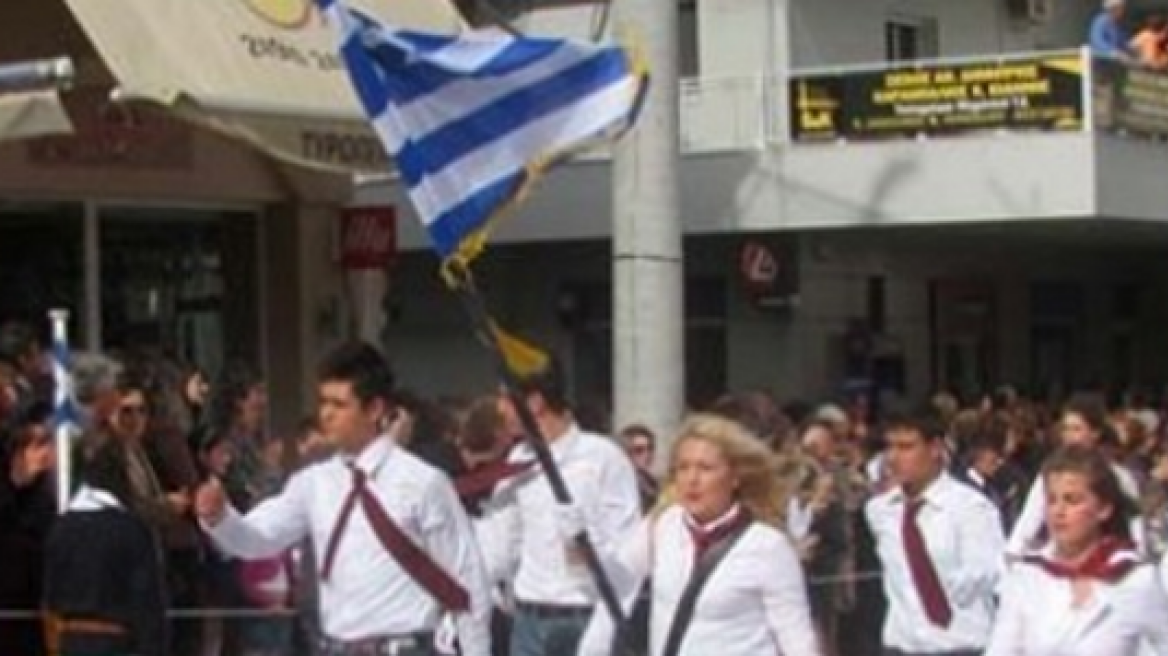 «Δε θέλουμε Αλβανίδα σημαιοφόρο, θα καλέσουμε τη ΧΑ»