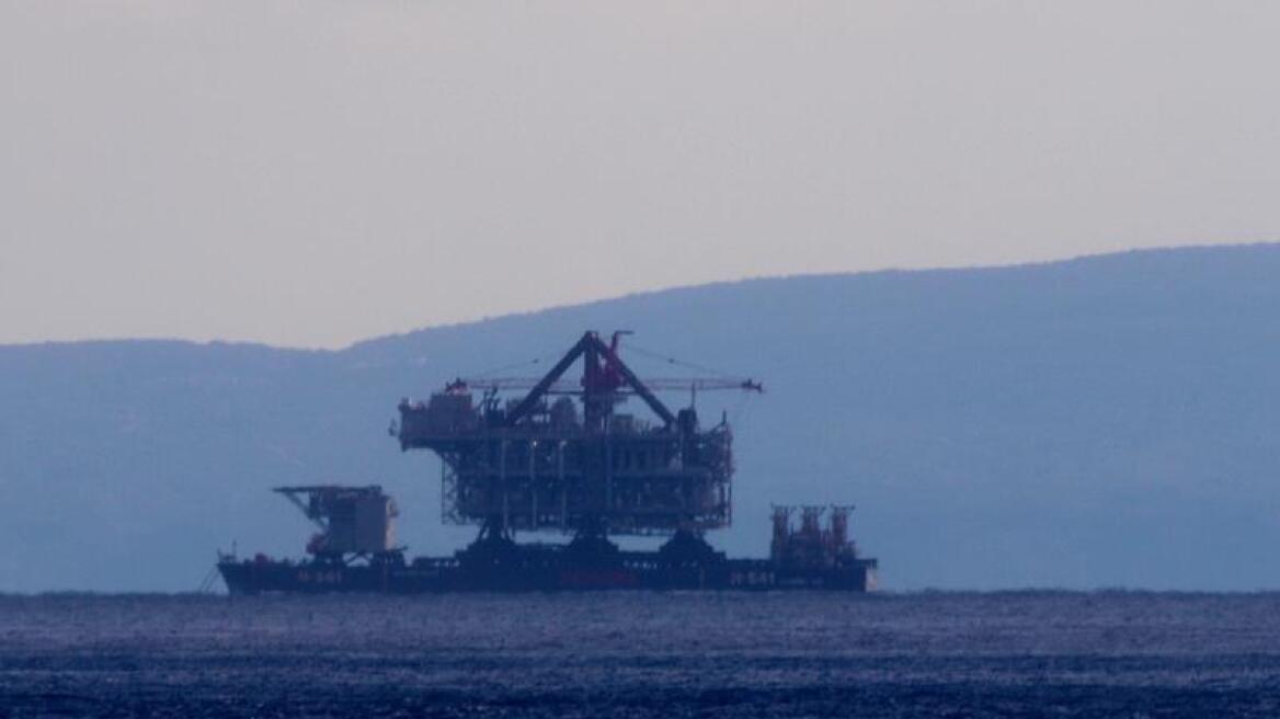 Πλατφόρμα άντλησης πετρελαίου αγκυροβόλησε στην Κρήτη