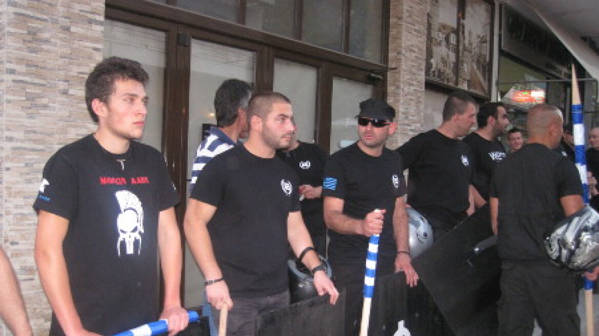 Αιματηρή συμπλοκή αντιεξουσιαστών με Χρυσαυγίτες στην Κοζάνη 