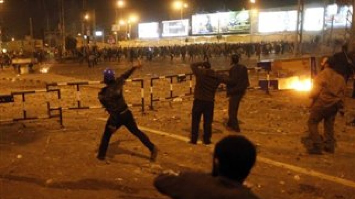 Αίγυπτος: Άγνωστοι πέταξαν βόμβες μολότοφ έξω από το προεδρικό μέγαρο