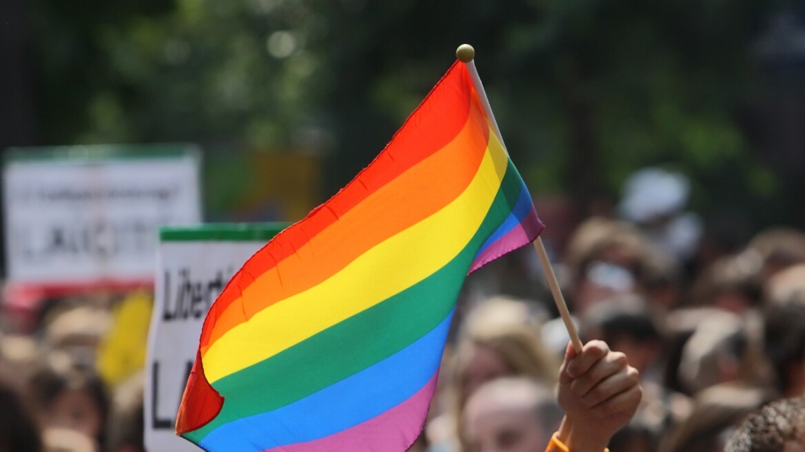 «Οι ομοφυλόφιλοι μπορούν να θεραπευθούν», λέει Ιταλός καθηγητής 