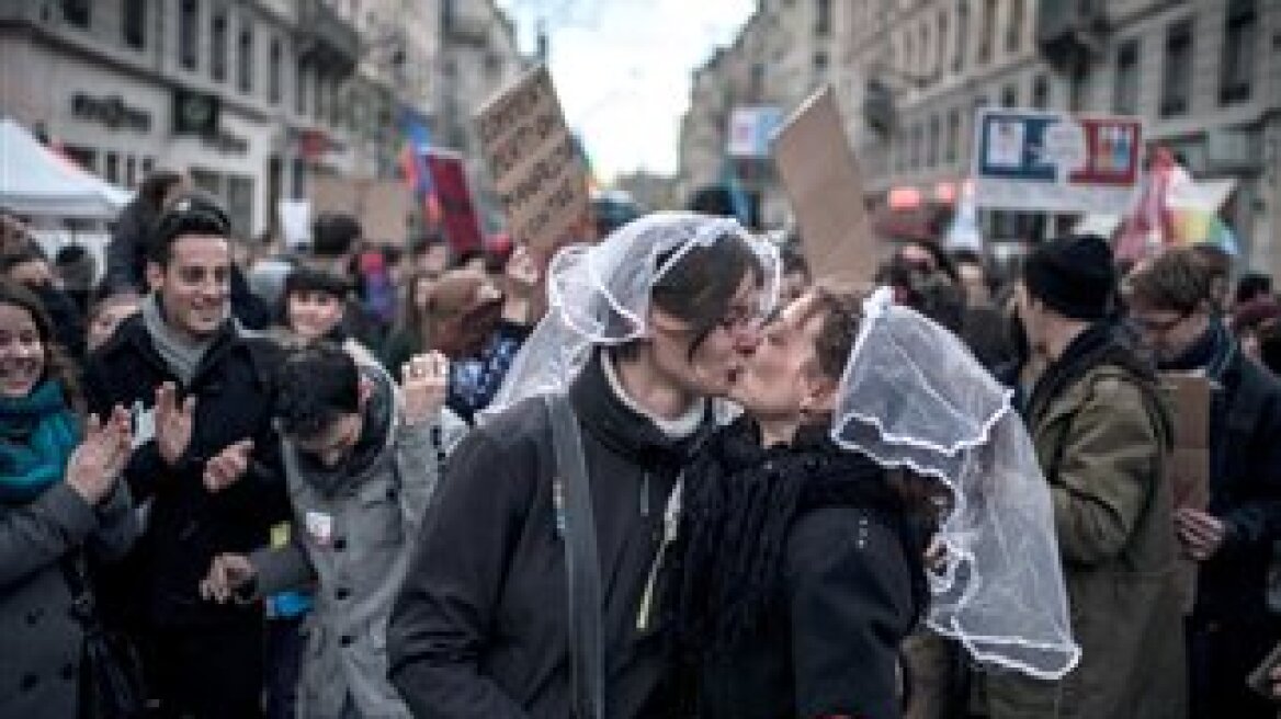 Πρώτο «ναι» στο γάμο των ομοφυλόφιλων από τη γαλλική Βουλή