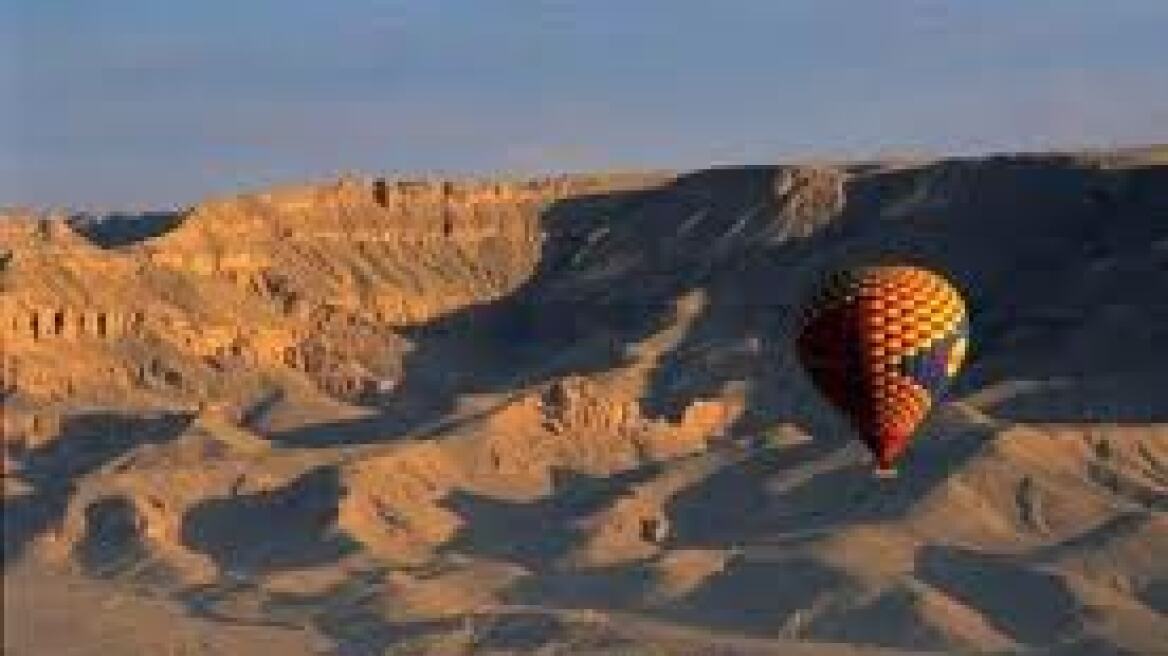 Αερόστατο με τουρίστες εξερράγη στον αέρα πάνω από το Λούξορ!