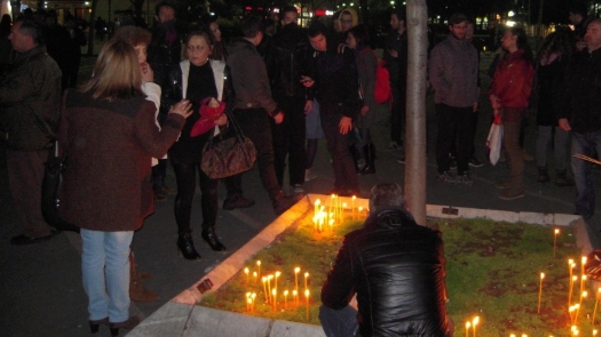Άναψαν κεριά στη μνήμη των δύο φοιτητών