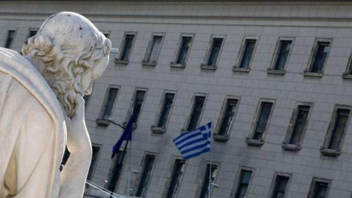 «Μούδιασε» η Αθήνα από το κούρεμα στις καταθέσεις