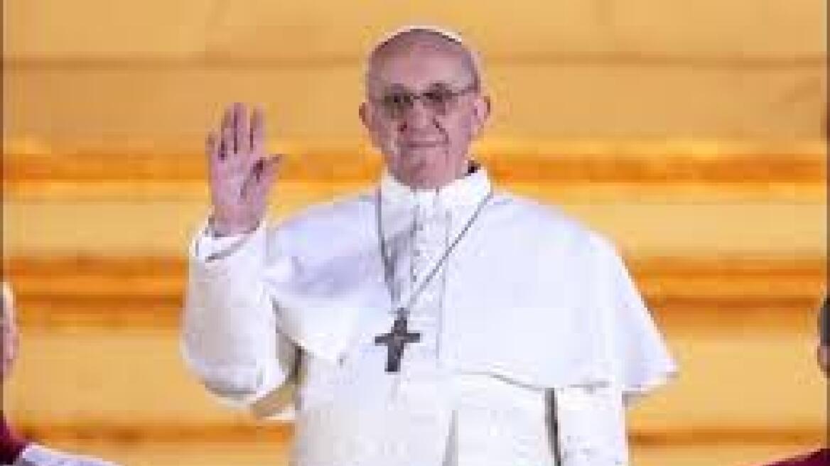 Ο Πάπας Φραγκίσκος έπλυνε τα πόδια γυναικών 
