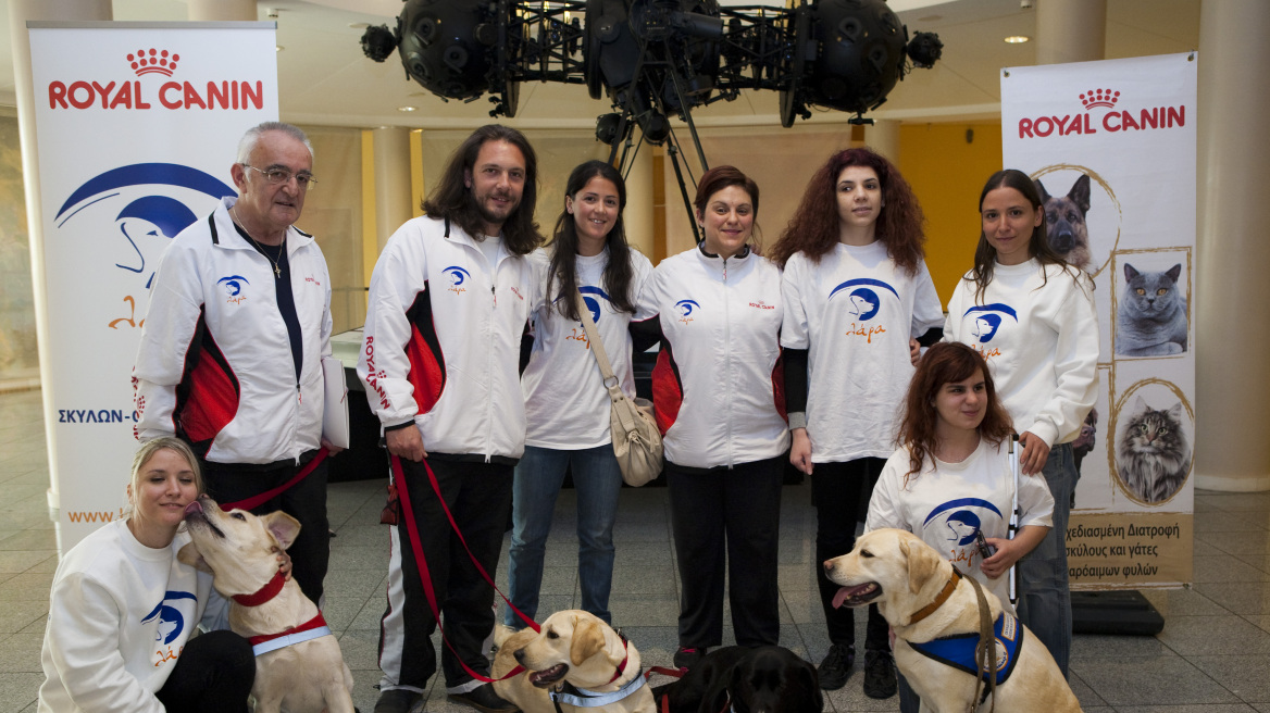 Ο πρώτος Έλληνας εκπαιδευτής σκύλων-οδηγών για τυφλούς