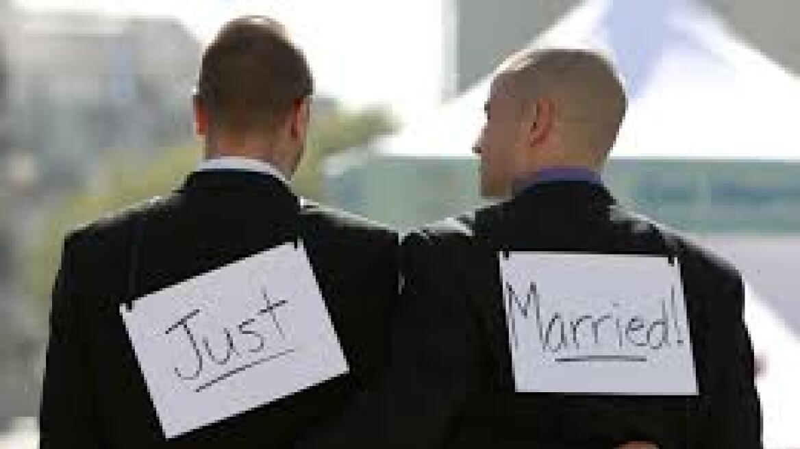 Γαλλία: Η Εθνοσυνέλευση ενέκρινε τον γάμο μεταξύ ομοφυλοφίλων