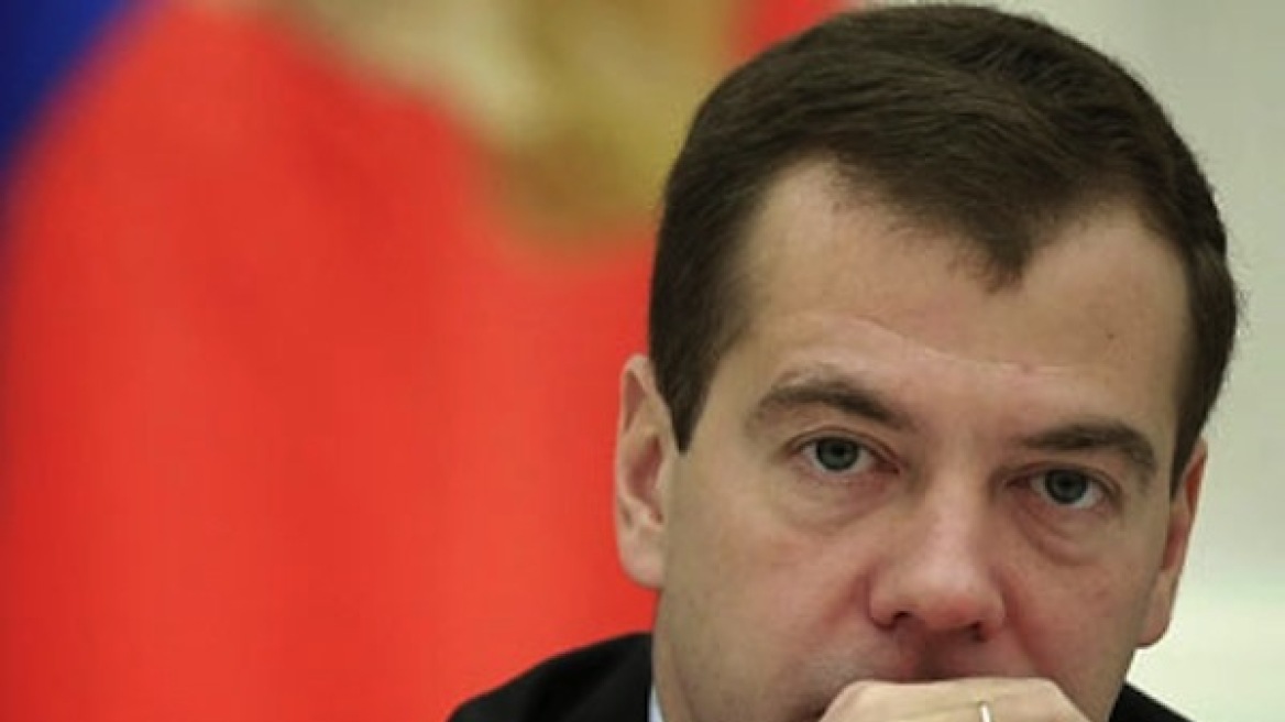Ρωσία: Πλήγμα για τον Μεντβέντεφ η παραίτηση Σουρκόφ 