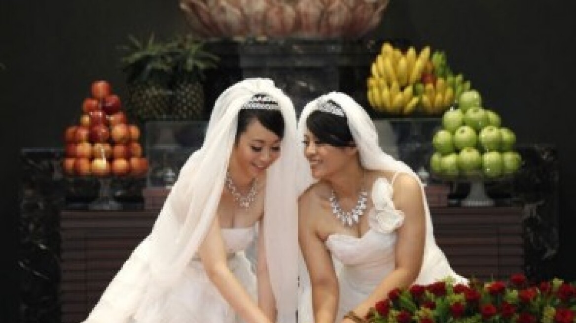 Γαλλία: Και με τη «βούλα» οι  γάμοι μεταξύ ομοφυλοφίλων 