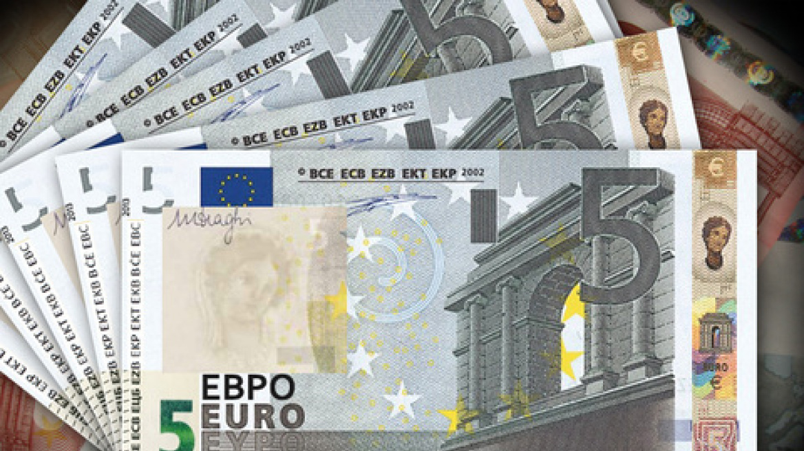 Δεν «περνάει» το νέο χαρτονόμισμα των 5 ευρώ στο μετρό και το τραμ