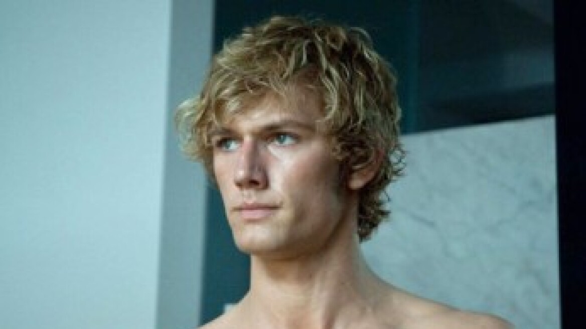 Ο Alex Pettyfer θα δώσει ρέστα ως κ. Γκρέι