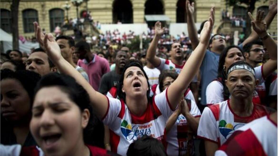 Χιλιάδες διαδηλωτές κατέκλυσαν τους δρόμους στη Βραζιλία