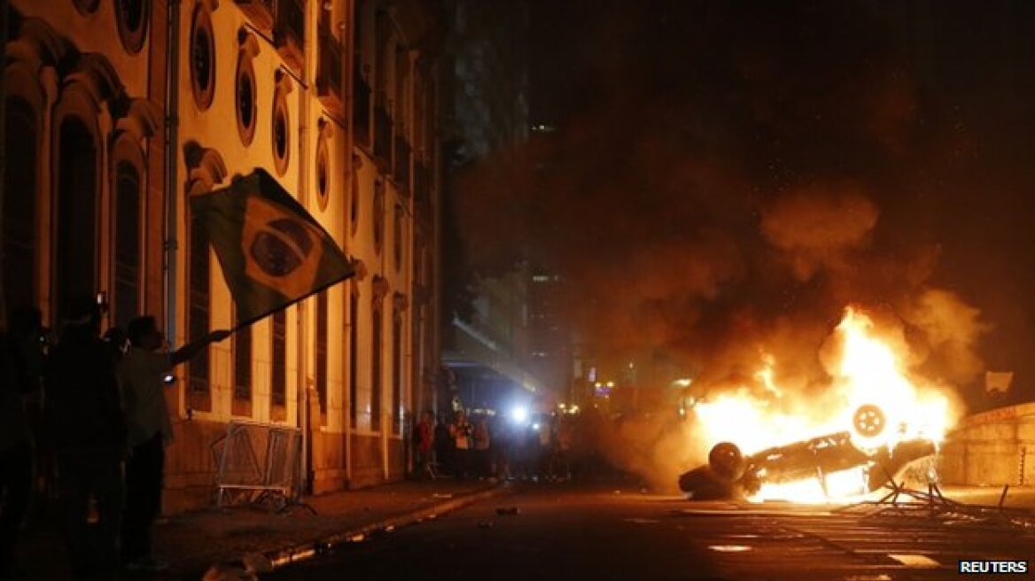  «Βούλιαξε» η Βραζιλία από τους διαδηλωτές 