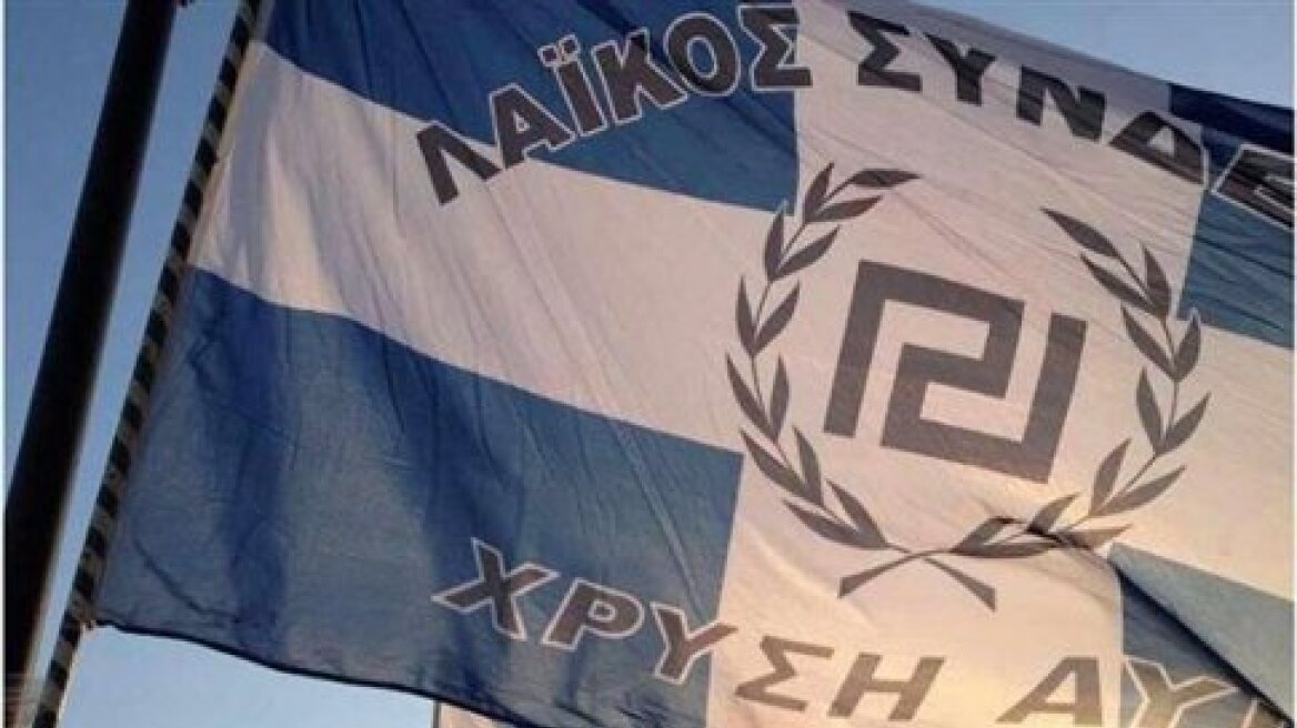 Στην Εισαγγελία η παραποίηση ελληνικής σημαίας από τη Χρυσή Αυγή