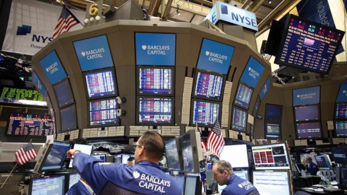 Απώλειες 2% στην εβδομάδα για τους δείκτες της Wall Street